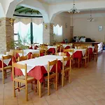 Delfini بيت ضيافة نيدري