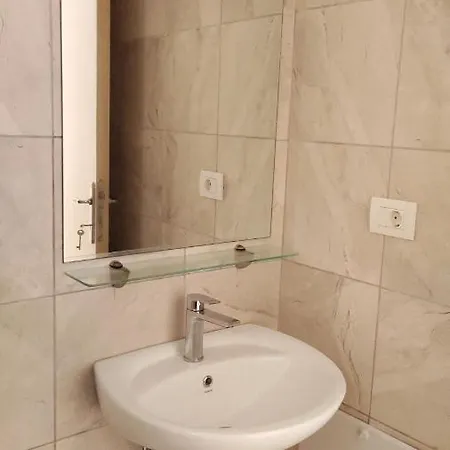 Delfini بيت ضيافة 2*